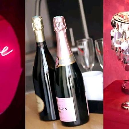 Appartement Balneo Et Sauna Prives The Red Room موجيو المظهر الخارجي الصورة