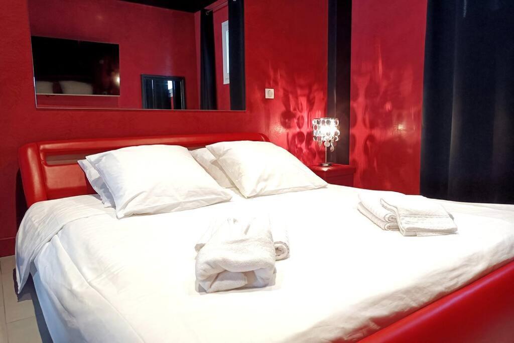 Appartement Balneo Et Sauna Prives The Red Room موجيو المظهر الخارجي الصورة