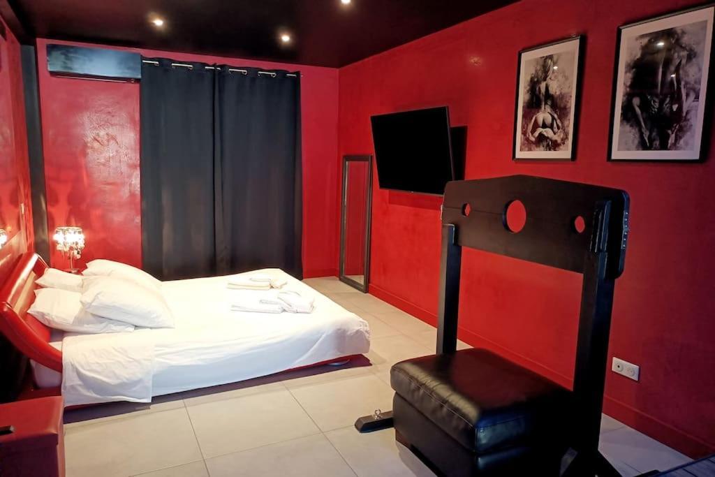 Appartement Balneo Et Sauna Prives The Red Room موجيو المظهر الخارجي الصورة