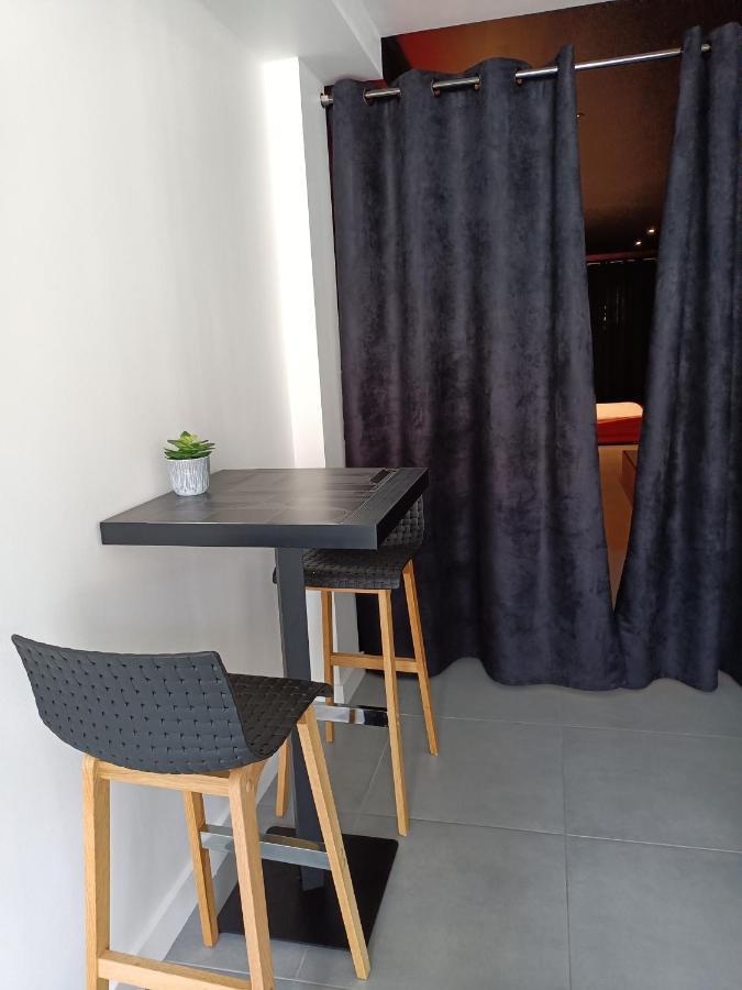 Appartement Balneo Et Sauna Prives The Red Room موجيو المظهر الخارجي الصورة
