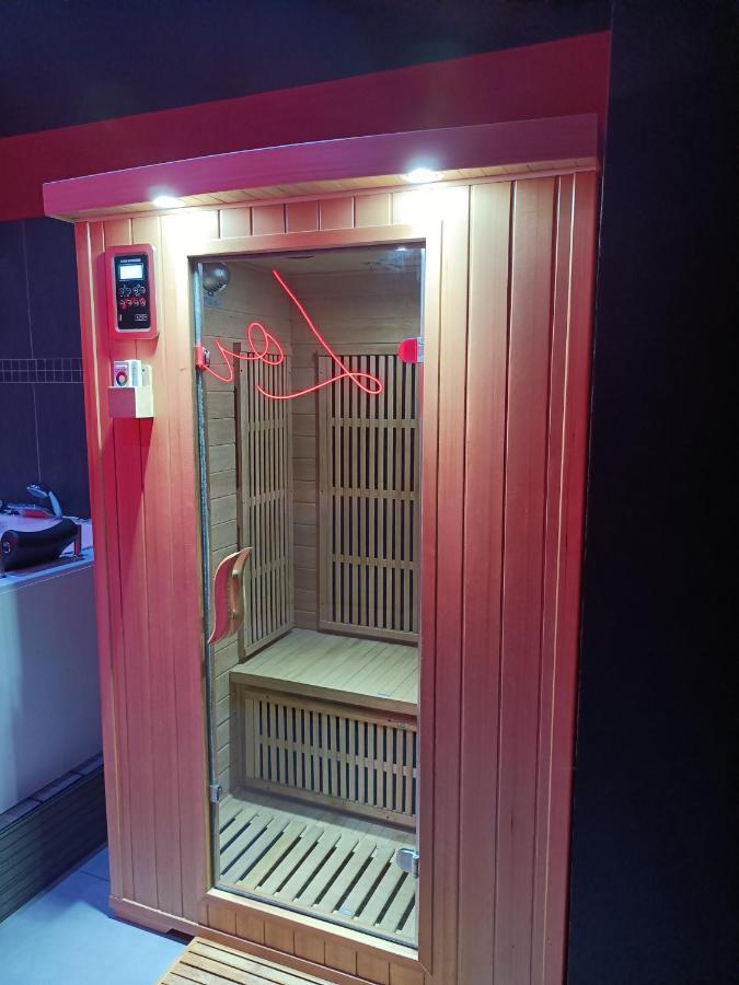 Appartement Balneo Et Sauna Prives The Red Room موجيو المظهر الخارجي الصورة