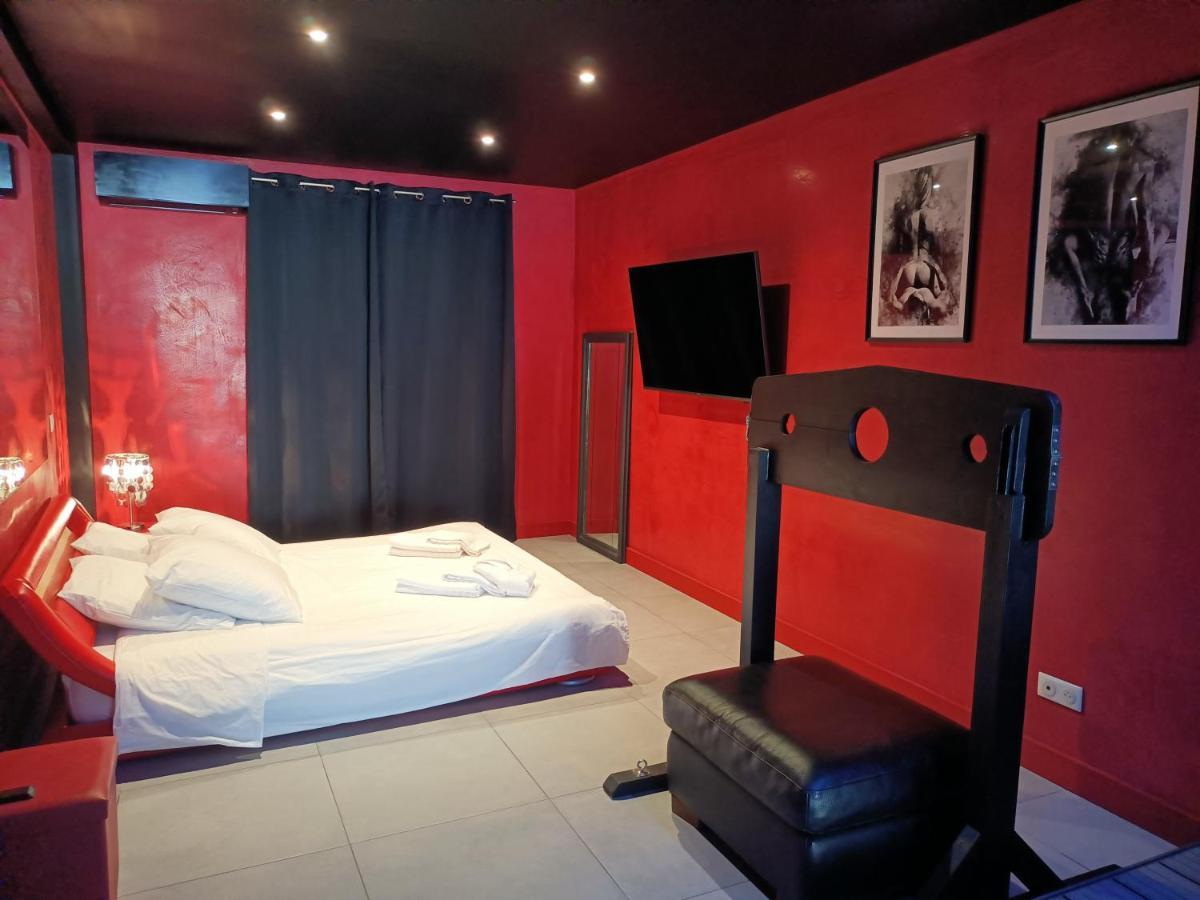 Appartement Balneo Et Sauna Prives The Red Room موجيو المظهر الخارجي الصورة